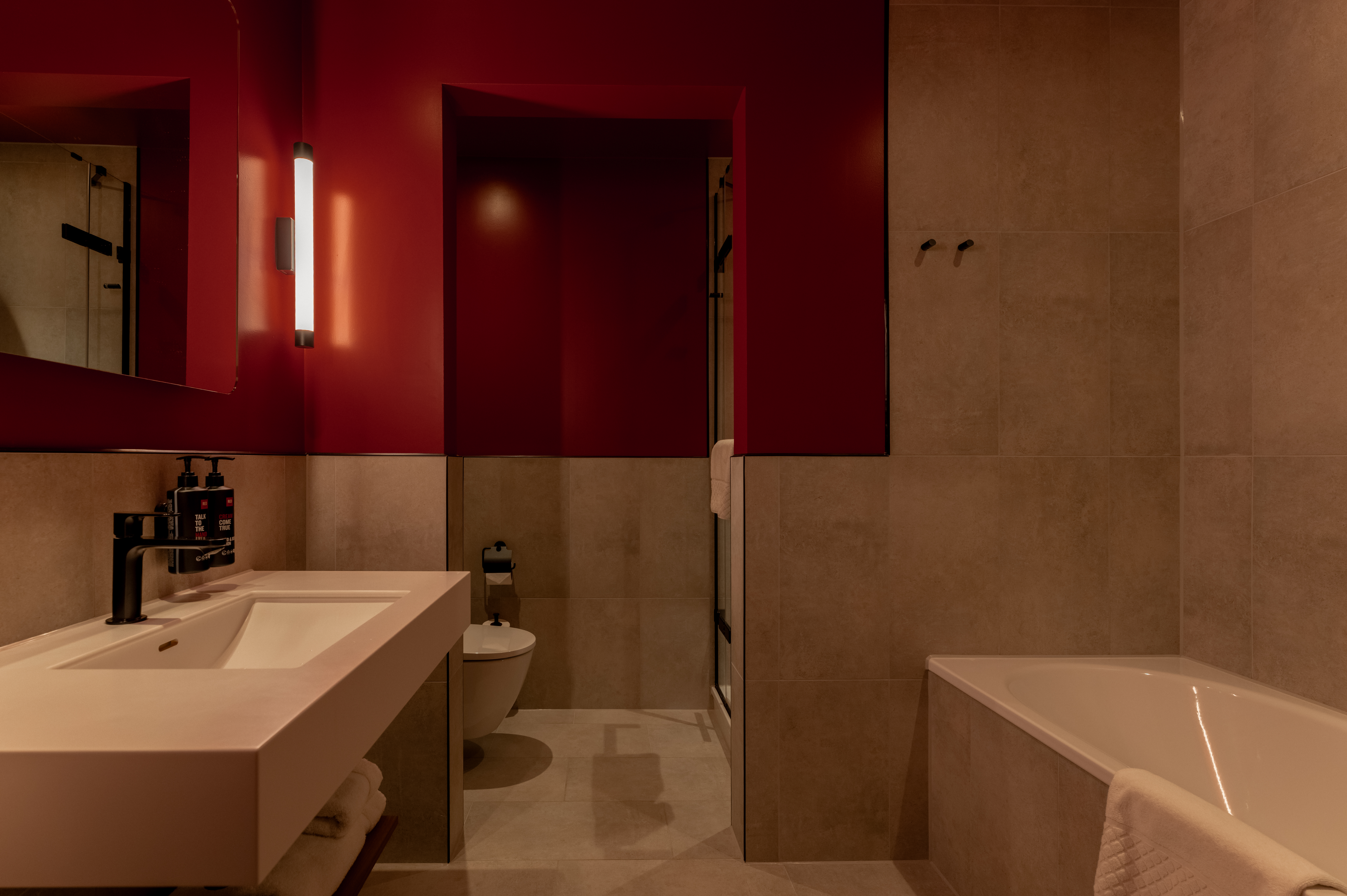 9SuiteBathrooms1