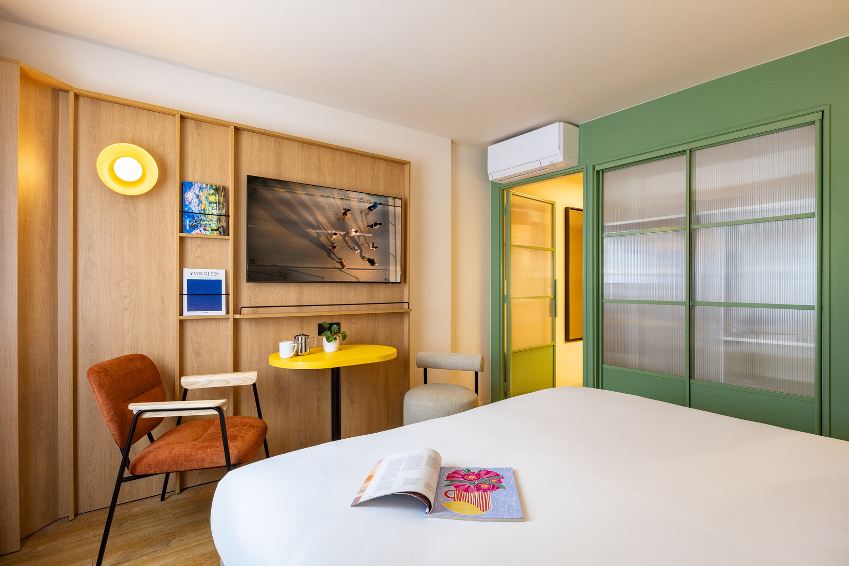 7186_FR-Paris-CRP-STUDIO-Livingrm-02-2025-HR_1656x1104